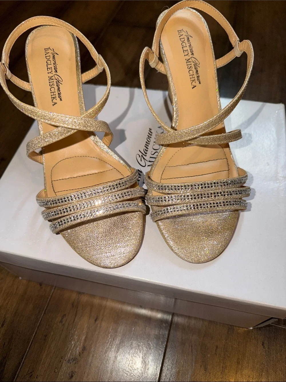 ✨Women’s Gold Rhinestone and Glitter Wedge Heels/Sandals ✨Size 7